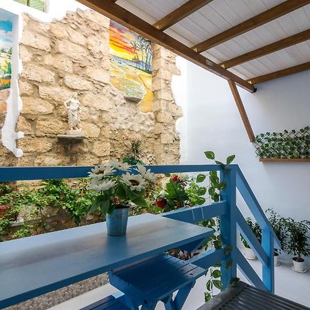 Wonderful Renovated Apartment With Private Patio アテネ エクステリア 写真
