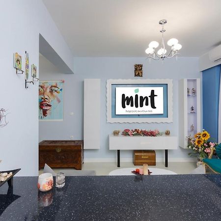 Wonderful Renovated Apartment With Private Patio アテネ エクステリア 写真