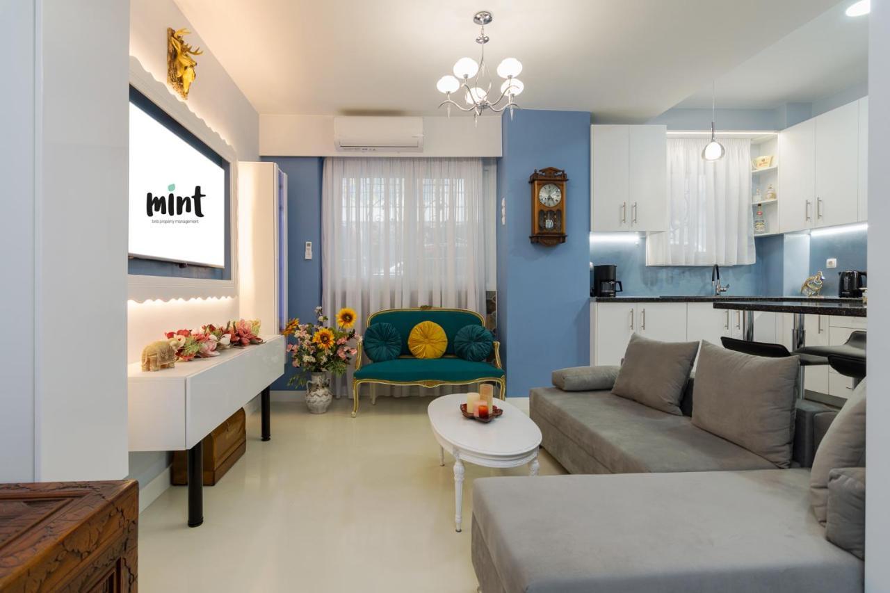 Wonderful Renovated Apartment With Private Patio アテネ エクステリア 写真