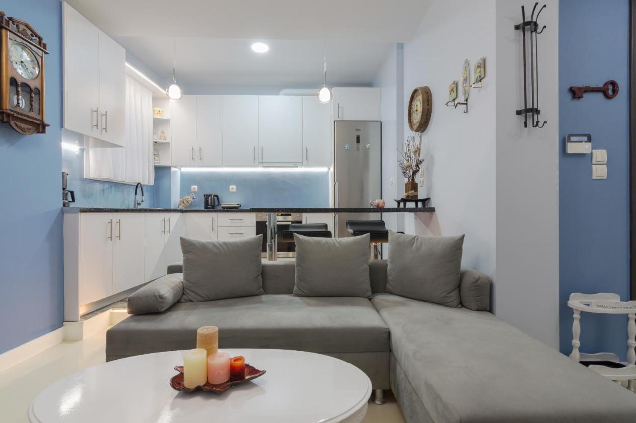 Wonderful Renovated Apartment With Private Patio アテネ エクステリア 写真