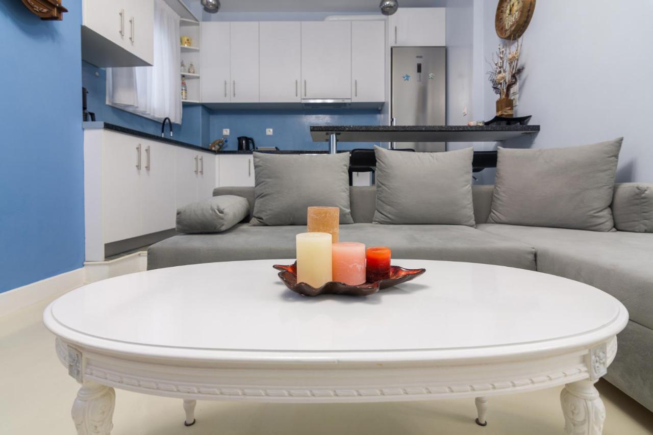 Wonderful Renovated Apartment With Private Patio アテネ エクステリア 写真