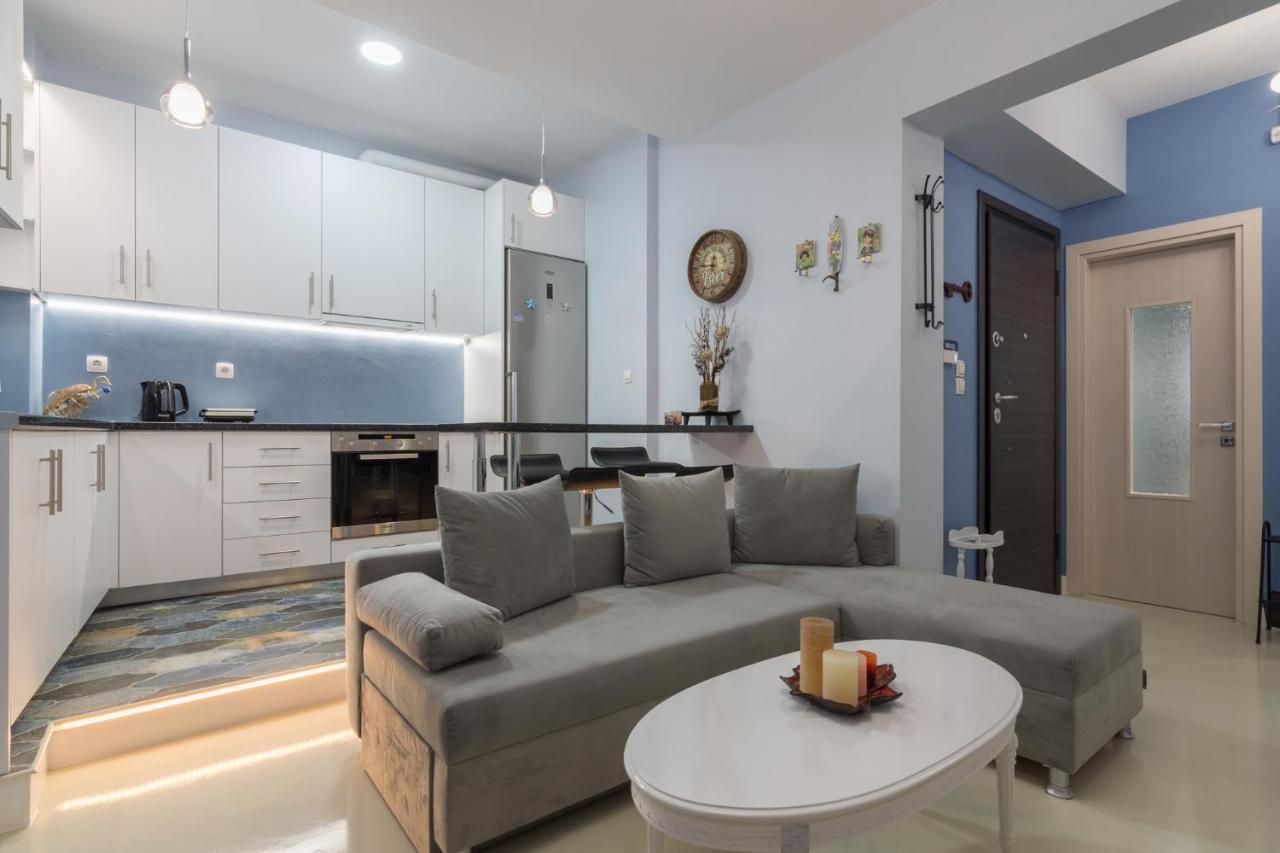 Wonderful Renovated Apartment With Private Patio アテネ エクステリア 写真