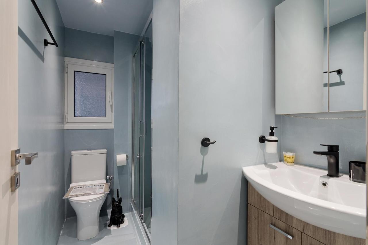 Wonderful Renovated Apartment With Private Patio アテネ エクステリア 写真