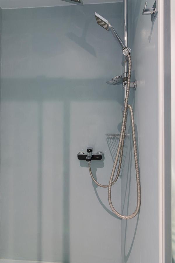 Wonderful Renovated Apartment With Private Patio アテネ エクステリア 写真