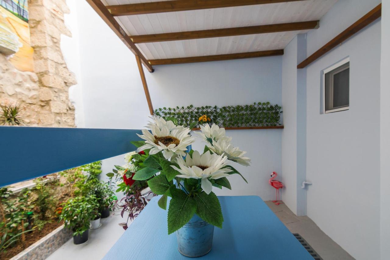 Wonderful Renovated Apartment With Private Patio アテネ エクステリア 写真